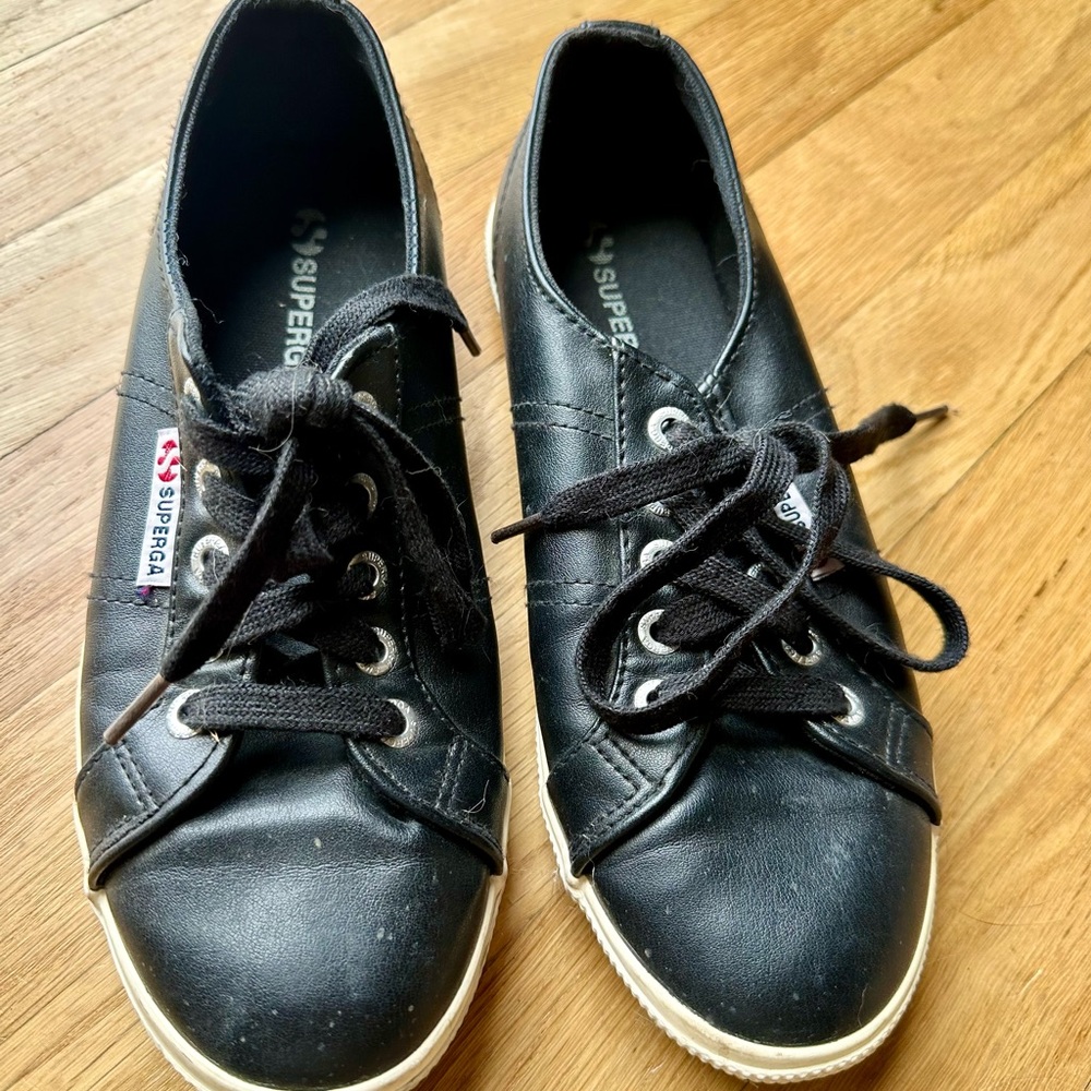 Superga women’s Casual Lace-Up Sneakers